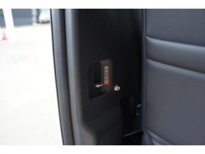 ハイエースバンスーパーロングHR　8人乗りキャンピング4WD　走行充電&外部充電&サブバッテリー　　　&FFヒーター&冷蔵庫&シンク&給排水　アルパインBIG-X&フリップダウン　415COBRAフロントリップ&バッドラッカー17AW　デジタルインナー　全方位カメラ 2700