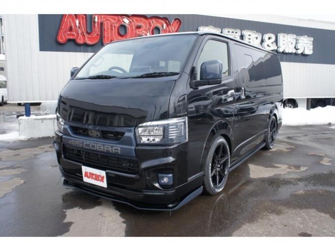 レジアスエース2.8 スーパーGL ダークプライム ロングボディ ディーゼルターボ 4WD　415COBRAオフィシャルコンプリート　ファントムヘッドライトシステム&新作HP-6　18インチホイール&フェイスリフトキット&フルエアロ&フローティングリップ&ローフォルムフェンダー　玄武2インチダウンブロック 2800