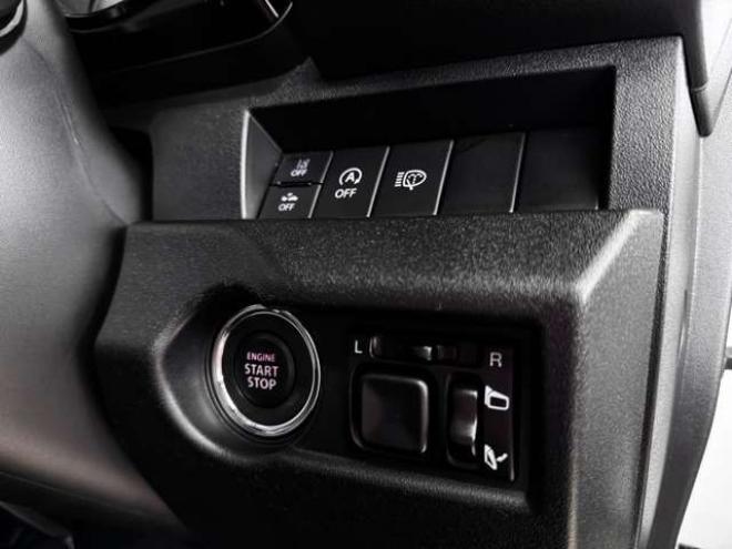 ジムニーXC 4WD　スマートキー・スズキセーフティ・シートヒーター・Pioneer7インチフルセグナビ・carrozzeriaサブウーハー・スズキ純正アルミホイール・TOYOオープンカントリーR/T-185/85R16 660