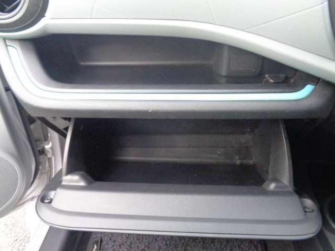 アクア1.5 S　キーフリー　純正ナビ　ワンセグ　ハイブリッド 2WD 1500