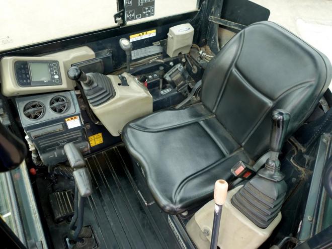 バックホーヤンマー　VIO25-6　バケット容量0.08m3