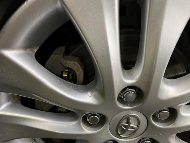 ヴォクシーＺＳ　本州仕入　禁煙車　両側パワースライドドア　純正１６インチＡＷ　社外１５ＡＷ＋スタッドレスタイヤ付　純正ＨＤＤナビ　フルセグ地デジ　/ＤＶＤ再生　Ｂｌｕｅｔｏｏｔｈオーディオ　バックカメラ　テレビキット付 4WD 2000 5Dr