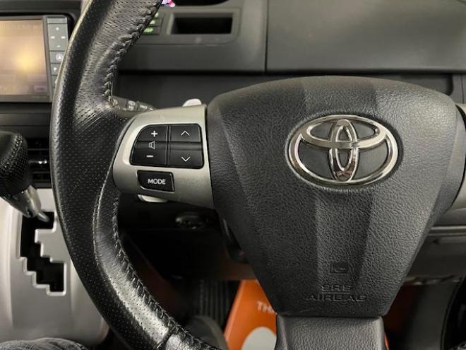 ヴォクシーＺＳ　本州仕入　禁煙車　両側パワースライドドア　純正１６インチＡＷ　社外１５ＡＷ＋スタッドレスタイヤ付　純正ＨＤＤナビ　フルセグ地デジ　/ＤＶＤ再生　Ｂｌｕｅｔｏｏｔｈオーディオ　バックカメラ　テレビキット付 4WD 2000 5Dr