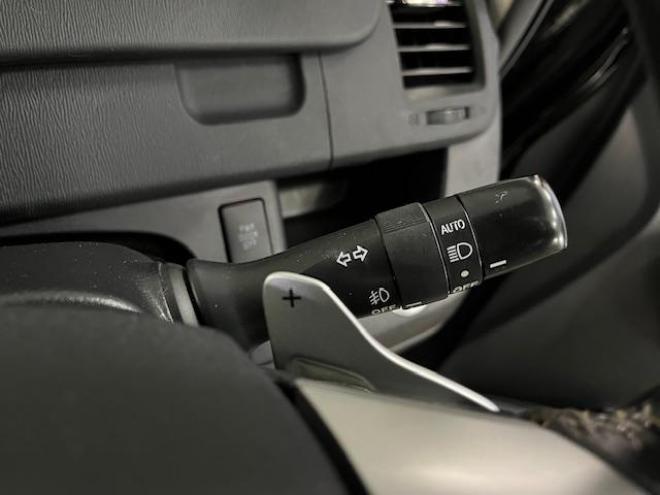 ヴォクシーＺＳ　本州仕入　禁煙車　両側パワースライドドア　純正１６インチＡＷ　社外１５ＡＷ＋スタッドレスタイヤ付　純正ＨＤＤナビ　フルセグ地デジ　/ＤＶＤ再生　Ｂｌｕｅｔｏｏｔｈオーディオ　バックカメラ　テレビキット付 4WD 2000 5Dr