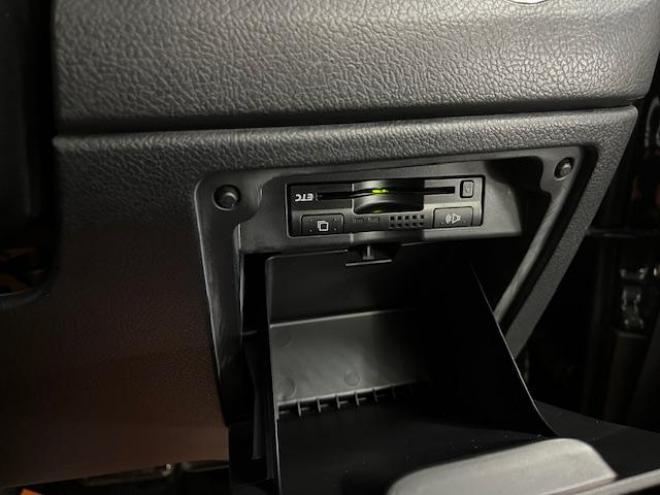 ヴォクシーＺＳ　本州仕入　禁煙車　両側パワースライドドア　純正１６インチＡＷ　社外１５ＡＷ＋スタッドレスタイヤ付　純正ＨＤＤナビ　フルセグ地デジ　/ＤＶＤ再生　Ｂｌｕｅｔｏｏｔｈオーディオ　バックカメラ　テレビキット付 4WD 2000 5Dr