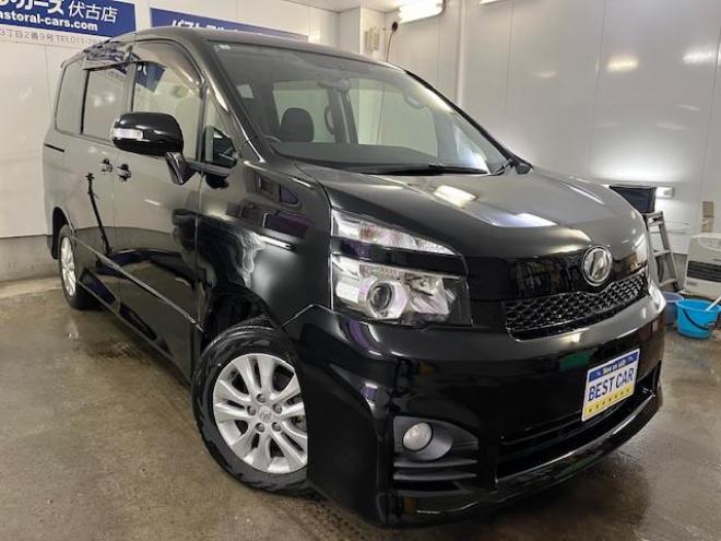 ヴォクシーＺＳ　本州仕入　禁煙車　両側パワースライドドア　純正１６インチＡＷ　社外１５ＡＷ＋スタッドレスタイヤ付　純正ＨＤＤナビ　フルセグ地デジ　/ＤＶＤ再生　Ｂｌｕｅｔｏｏｔｈオーディオ　バックカメラ　テレビキット付 4WD 2000 5Dr