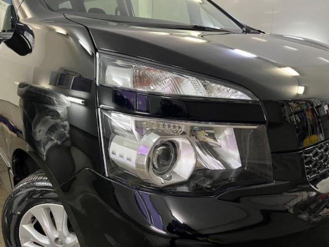 ヴォクシーＺＳ　本州仕入　禁煙車　両側パワースライドドア　純正１６インチＡＷ　社外１５ＡＷ＋スタッドレスタイヤ付　純正ＨＤＤナビ　フルセグ地デジ　/ＤＶＤ再生　Ｂｌｕｅｔｏｏｔｈオーディオ　バックカメラ　テレビキット付 4WD 2000 5Dr