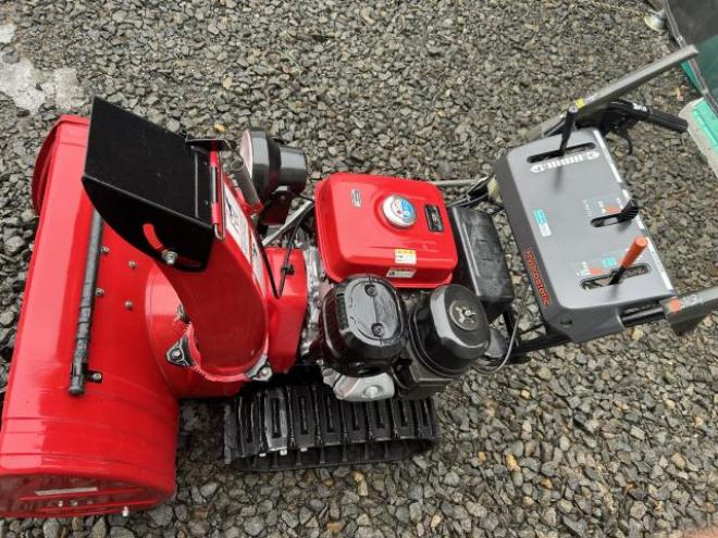 除雪機ホンダHS870 手動シューター
HST(無断変速)                         
点検整備塗装済み　江別市隣接市町村は配送無料