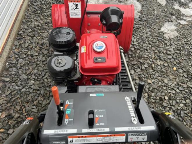 除雪機ホンダHS870 手動シューター
HST(無断変速)                         
点検整備塗装済み　江別市隣接市町村は配送無料