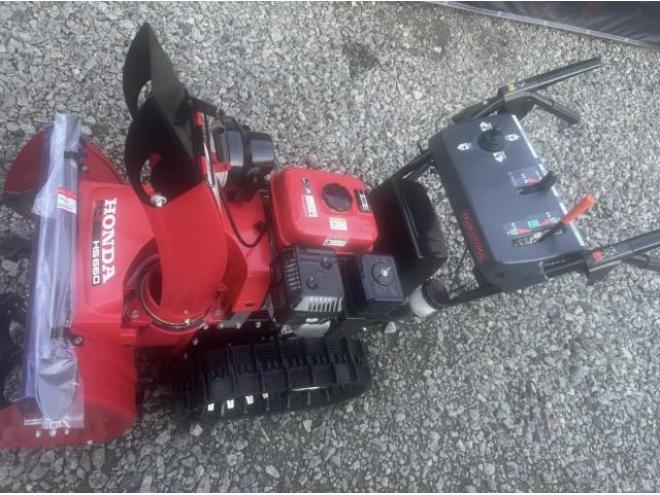 除雪機ホンダHS 660   電動シューター
HST(無断変速)                         
点検整備塗装済み　江別市隣接市町村は配送無料