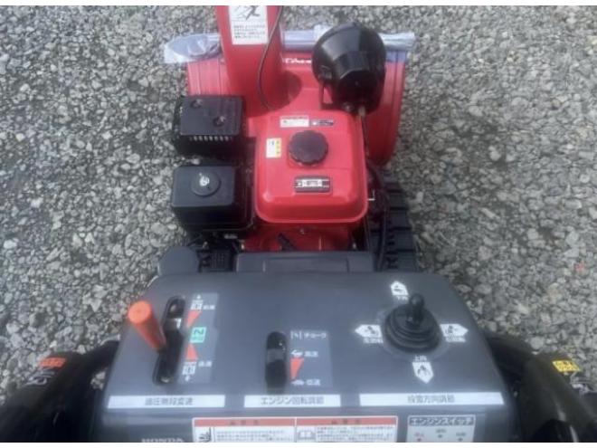 除雪機ホンダHS 660   電動シューター
HST(無断変速)                         
点検整備塗装済み　江別市隣接市町村は配送無料