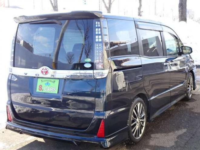 ヴォクシー2.0 ZS 煌II 4WD　本州車　保証1年/走行距離無制限　4WD　ローダウン　両側パワースライドドア　純正9インチナビ　バックカメラ　ビルトインETC　社外18インチアルミホイール　アイドリングストップ　スマートキー　LEDヘッドライト 2000