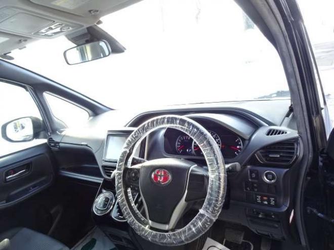 ヴォクシー2.0 ZS 煌II 4WD　本州車　保証1年/走行距離無制限　4WD　ローダウン　両側パワースライドドア　純正9インチナビ　バックカメラ　ビルトインETC　社外18インチアルミホイール　アイドリングストップ　スマートキー　LEDヘッドライト 2000