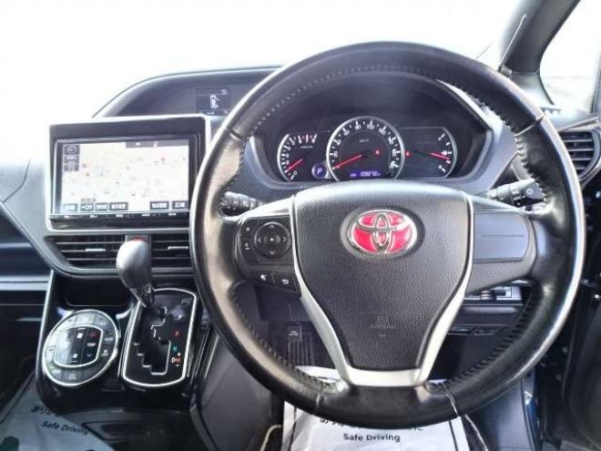 ヴォクシー2.0 ZS 煌II 4WD　本州車　保証1年/走行距離無制限　4WD　ローダウン　両側パワースライドドア　純正9インチナビ　バックカメラ　ビルトインETC　社外18インチアルミホイール　アイドリングストップ　スマートキー　LEDヘッドライト 2000