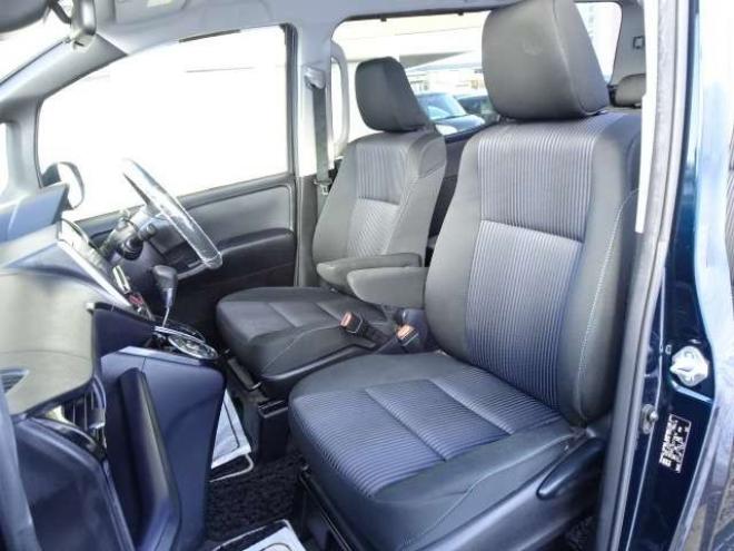 ヴォクシー2.0 ZS 煌II 4WD　本州車　保証1年/走行距離無制限　4WD　ローダウン　両側パワースライドドア　純正9インチナビ　バックカメラ　ビルトインETC　社外18インチアルミホイール　アイドリングストップ　スマートキー　LEDヘッドライト 2000