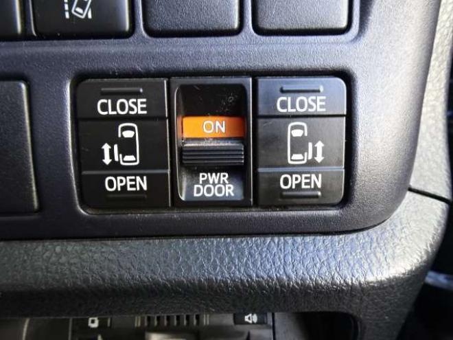 ヴォクシー2.0 ZS 煌II 4WD　本州車　保証1年/走行距離無制限　4WD　ローダウン　両側パワースライドドア　純正9インチナビ　バックカメラ　ビルトインETC　社外18インチアルミホイール　アイドリングストップ　スマートキー　LEDヘッドライト 2000