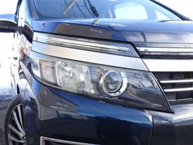 ヴォクシー2.0 ZS 煌II 4WD　本州車　保証1年/走行距離無制限　4WD　ローダウン　両側パワースライドドア　純正9インチナビ　バックカメラ　ビルトインETC　社外18インチアルミホイール　アイドリングストップ　スマートキー　LEDヘッドライト 2000