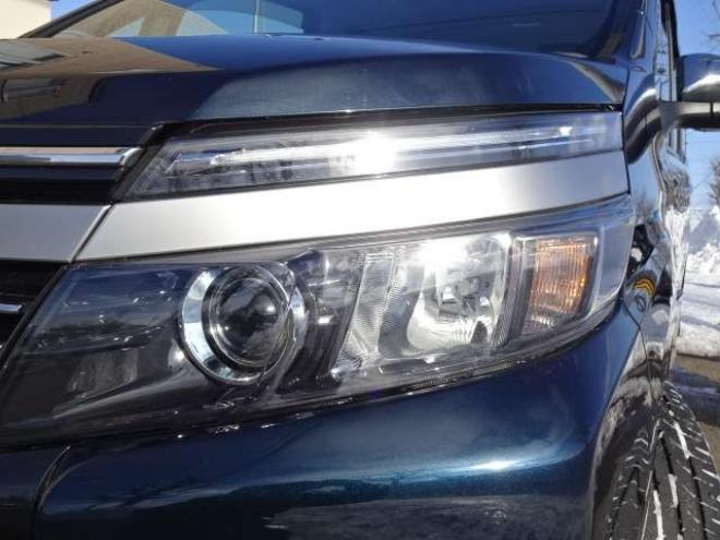 ヴォクシー2.0 ZS 煌II 4WD　本州車　保証1年/走行距離無制限　4WD　ローダウン　両側パワースライドドア　純正9インチナビ　バックカメラ　ビルトインETC　社外18インチアルミホイール　アイドリングストップ　スマートキー　LEDヘッドライト 2000