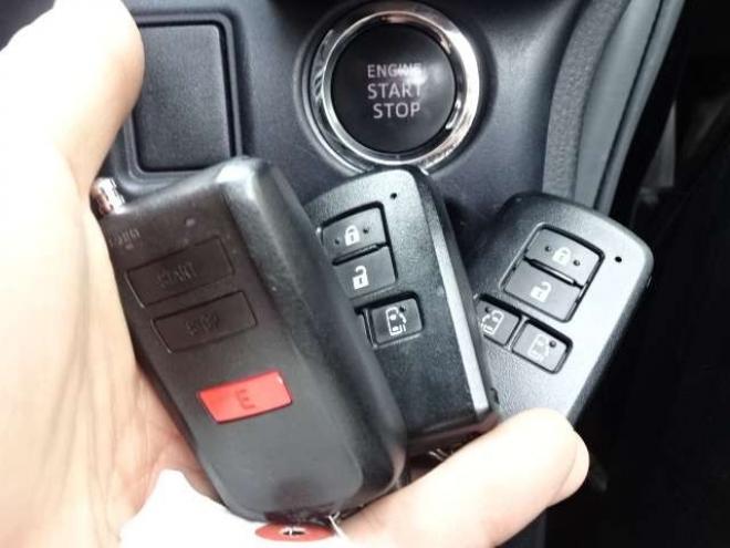 ヴォクシー2.0 ZS 4WD　本州車　保証1年/走行距離無制限　4WD　8人乗　両側パワースライドドア　純正エンジンスターター　アルパイン10インチナビ　純正16インチアルミホイール　アイドリングストップ　スマートキー　ドライブレコーダー 2000