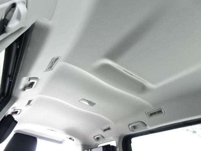 ヴォクシー2.0 ZS 4WD　本州車　保証1年/走行距離無制限　4WD　8人乗　両側パワースライドドア　純正エンジンスターター　アルパイン10インチナビ　純正16インチアルミホイール　アイドリングストップ　スマートキー　ドライブレコーダー 2000