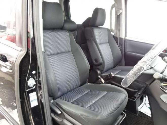 ヴォクシー2.0 ZS 4WD　本州車　保証1年/走行距離無制限　4WD　8人乗　両側パワースライドドア　純正エンジンスターター　アルパイン10インチナビ　純正16インチアルミホイール　アイドリングストップ　スマートキー　ドライブレコーダー 2000