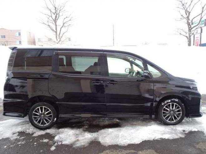 ヴォクシー2.0 ZS 4WD　本州車　保証1年/走行距離無制限　4WD　8人乗　両側パワースライドドア　純正エンジンスターター　アルパイン10インチナビ　純正16インチアルミホイール　アイドリングストップ　スマートキー　ドライブレコーダー 2000