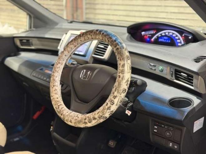 フリードスパイク1.5 G ジャストセレクション 4WD　防錆塗装4WDTVナビBカメETC夏冬タイヤ 1500