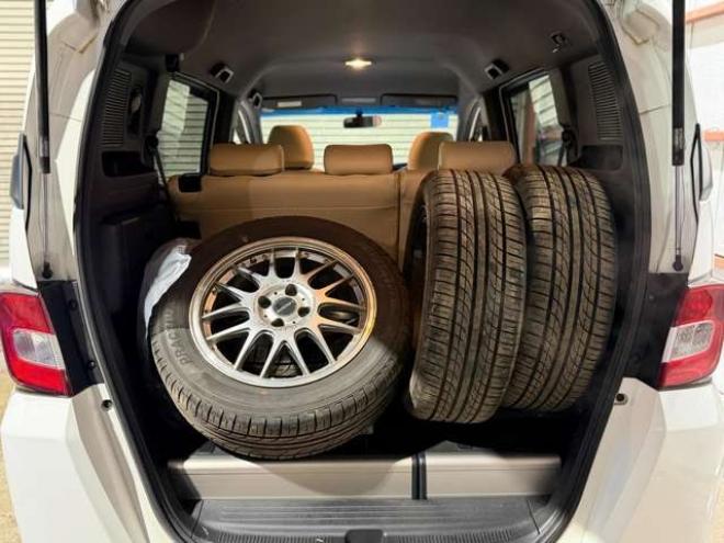 フリードスパイク1.5 G ジャストセレクション 4WD　防錆塗装4WDTVナビBカメETC夏冬タイヤ 1500