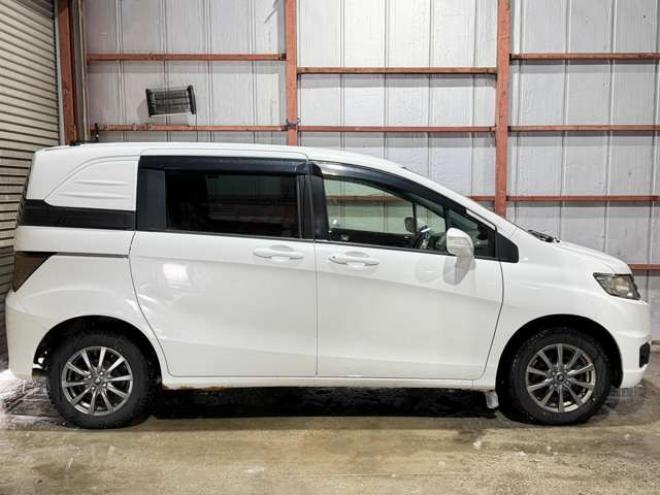 フリードスパイク1.5 G ジャストセレクション 4WD　防錆塗装4WDTVナビBカメETC夏冬タイヤ 1500