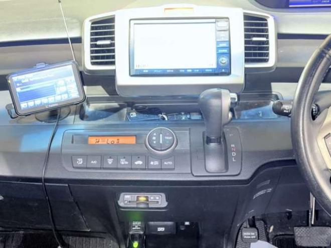 フリードスパイクハイブリッド1.5 ジャストセレクション　下廻防錆TVナビBカメETC 2WD 1500