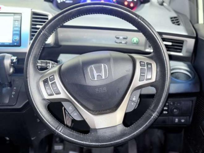 フリードスパイクハイブリッド1.5 ジャストセレクション　下廻防錆TVナビBカメETC 2WD 1500