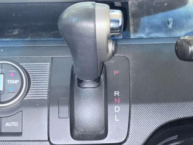 フリードスパイクハイブリッド1.5 ジャストセレクション　下廻防錆TVナビBカメETC 2WD 1500