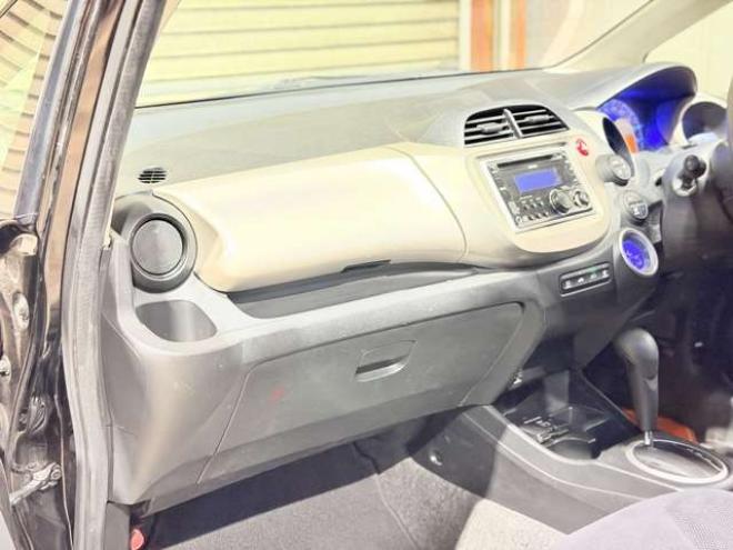 フィットハイブリッド1.3　防錆塗装キーレスCDETC 2WD 1300