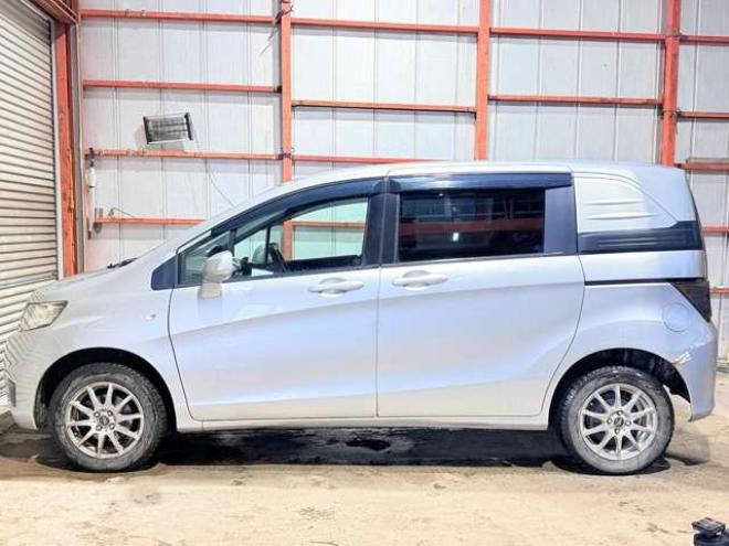 フリードスパイク1.5 C 4WD　防錆塗装4WDキーレスCD 1500