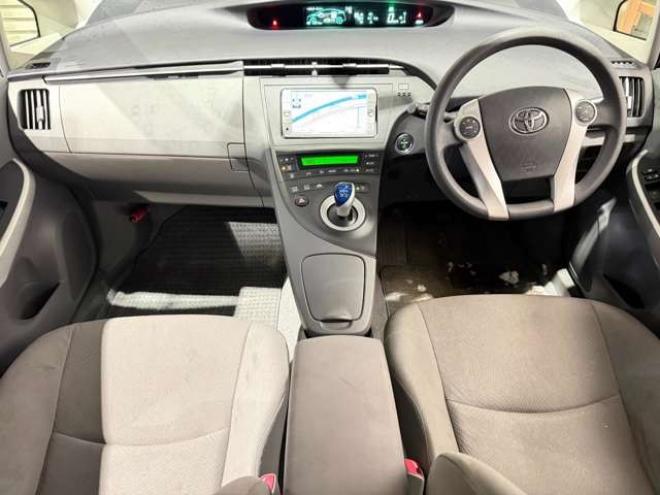 プリウス1.8 S　防錆塗装TVナビBカメ 2WD 1800