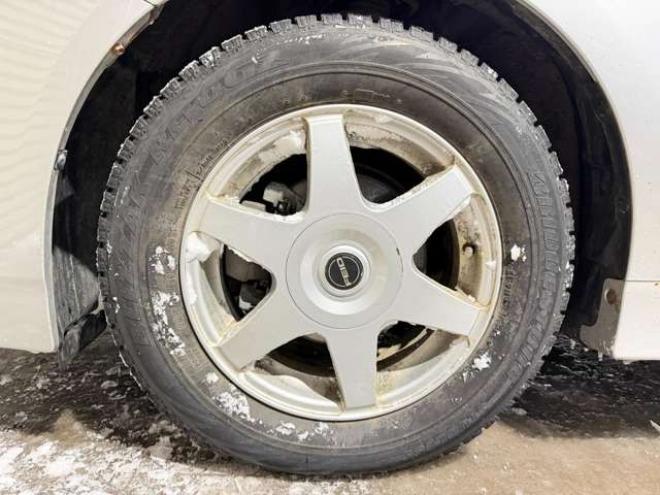 プリウス1.8 S　防錆塗装TVナビBカメ 2WD 1800