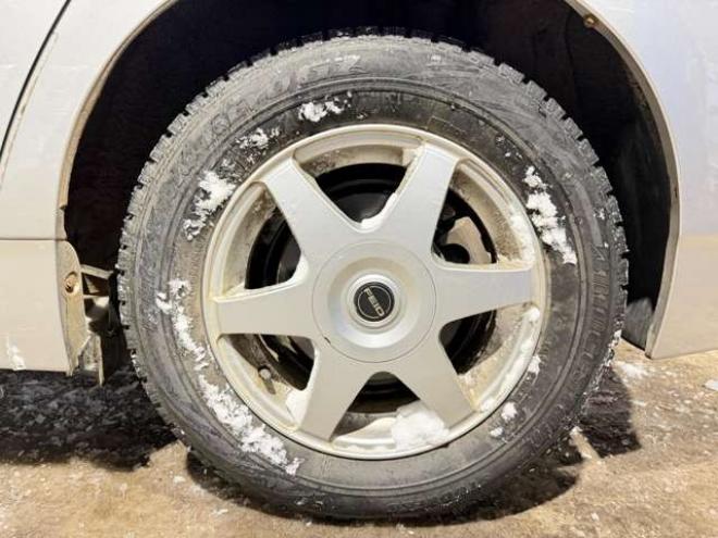 プリウス1.8 S　防錆塗装TVナビBカメ 2WD 1800