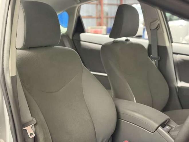 プリウス1.8 S　防錆塗装TVナビBカメ 2WD 1800