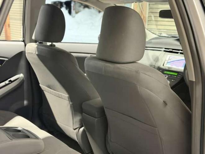 プリウス1.8 S　防錆塗装TVナビBカメ 2WD 1800