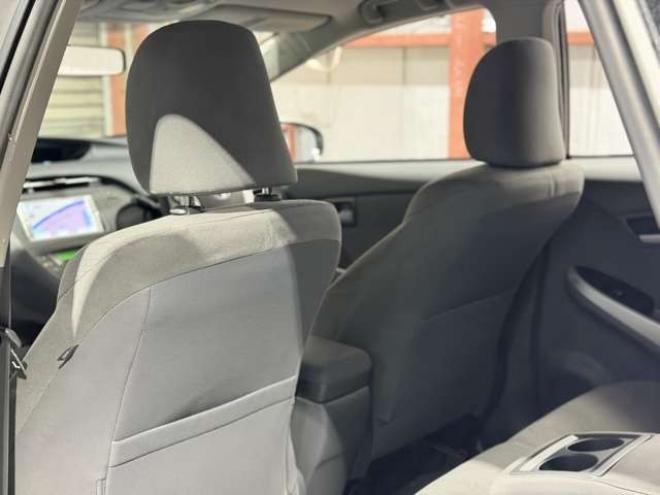 プリウス1.8 S　防錆塗装TVナビBカメ 2WD 1800