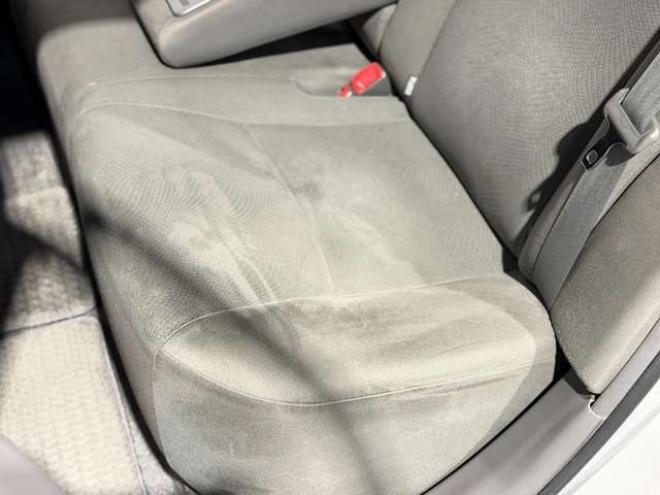 プリウス1.8 S　防錆塗装TVナビBカメ 2WD 1800