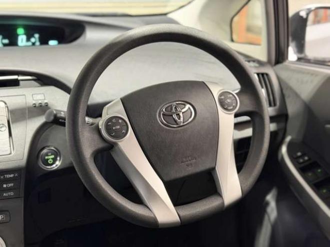 プリウス1.8 S　防錆塗装TVナビBカメ 2WD 1800