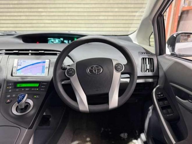 プリウス1.8 S　防錆塗装TVナビBカメ 2WD 1800