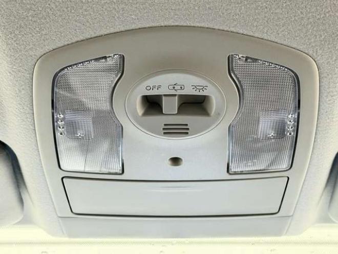 プリウス1.8 S　防錆塗装TVナビBカメ 2WD 1800