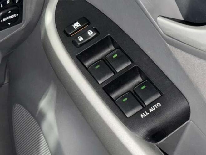 プリウス1.8 S　防錆塗装TVナビBカメ 2WD 1800