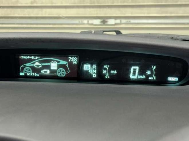 プリウス1.8 S　防錆塗装TVナビBカメ 2WD 1800