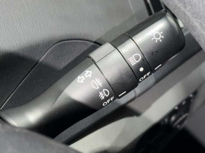 プリウス1.8 S　防錆塗装TVナビBカメ 2WD 1800