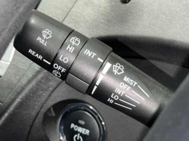 プリウス1.8 S　防錆塗装TVナビBカメ 2WD 1800