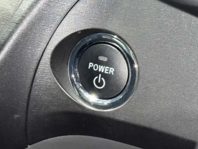 プリウス1.8 S　防錆塗装TVナビBカメ 2WD 1800