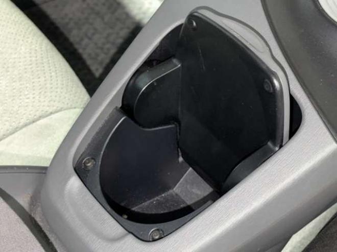 プリウス1.8 S　防錆塗装TVナビBカメ 2WD 1800